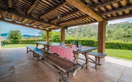 Dine outside enjoying the scenery